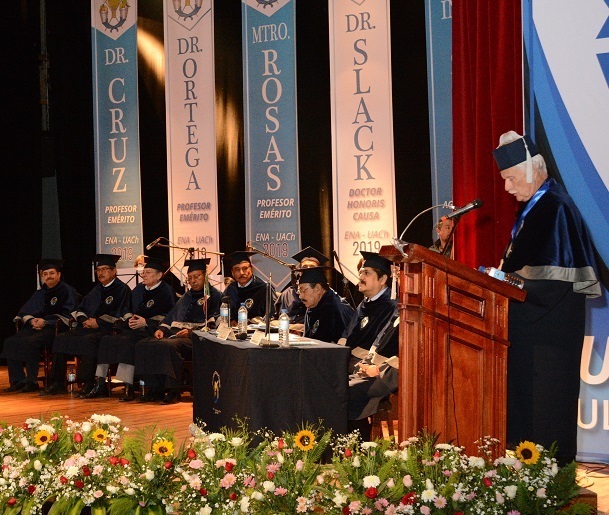 Donald Slack giving his acceptance speech at Chapingo Autonomous University in Texcoco.